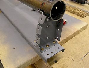 Riveted the A-909 counterbalances/A-904 nose ribs assebly to the spar